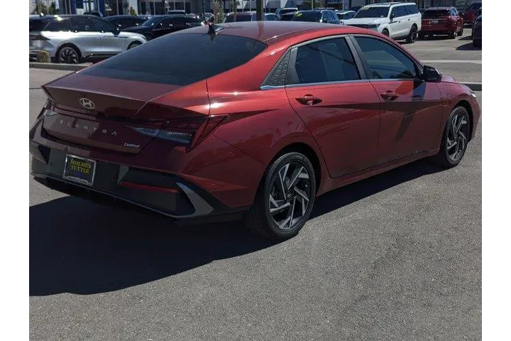 $23999 : Hyundai ELANTRA 2024 Limited image 2