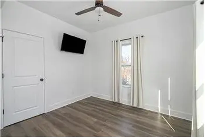 $1700 : Rental property with 2 bedro image 8