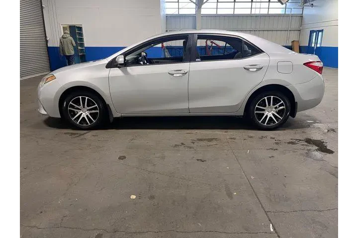 $15918 : Toyota Corolla 2015 image 7
