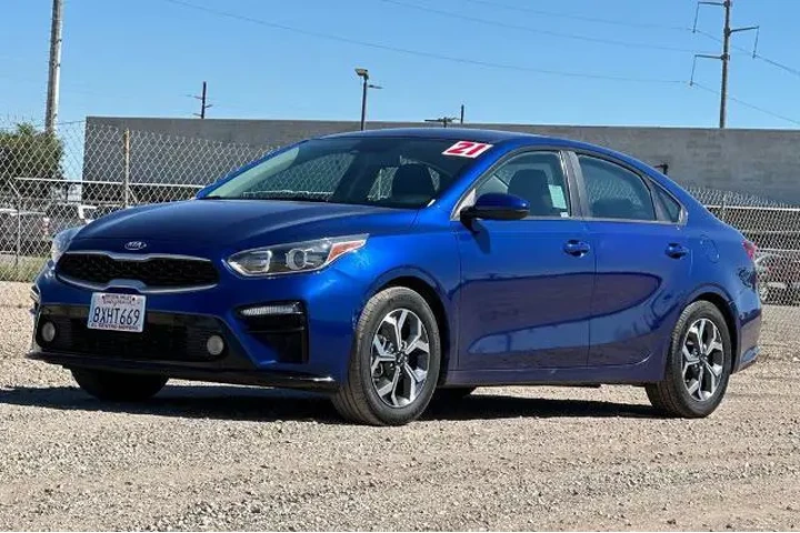 $15888 : Kia Forte 2021 LXS 4dr Sedan image 9