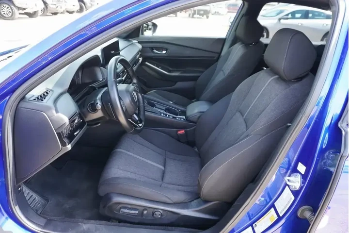 $28488 : Honda Accord Hybrid 2023 Spo image 7