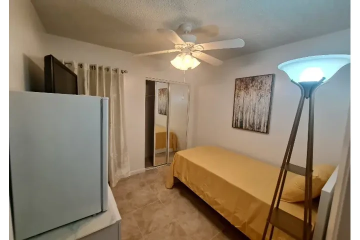 $550 : Renta cuarto image 4