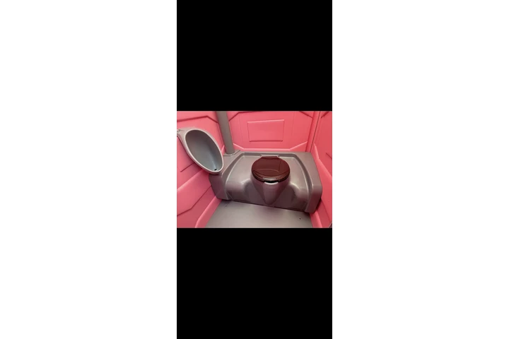 Clean & Reliable Porta Potty image 3