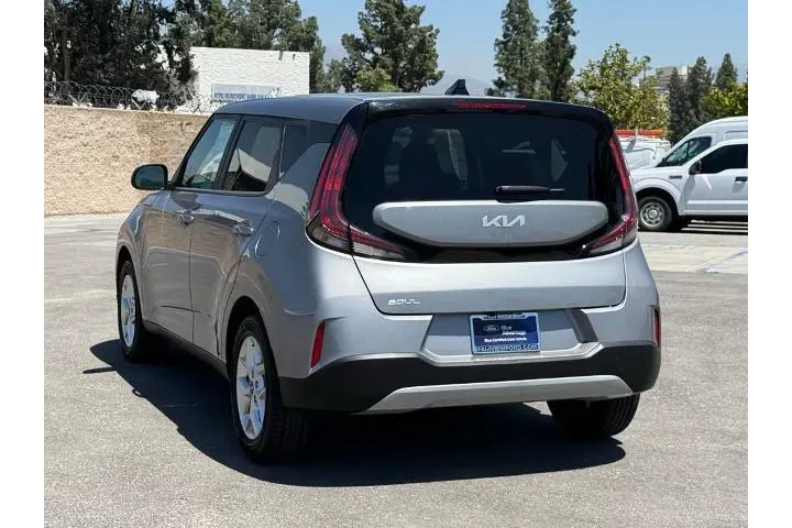 $15989 : Kia Soul 2023 S 4dr Crossove image 4
