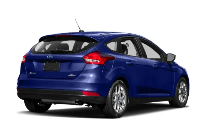 2018 Focus SE image 2