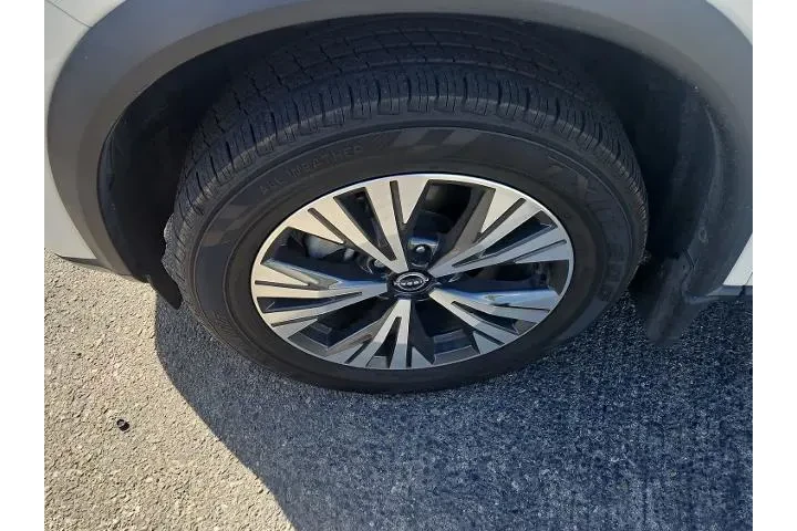 $18786 : Nissan Rogue 2022 SV 4dr Cro image 3