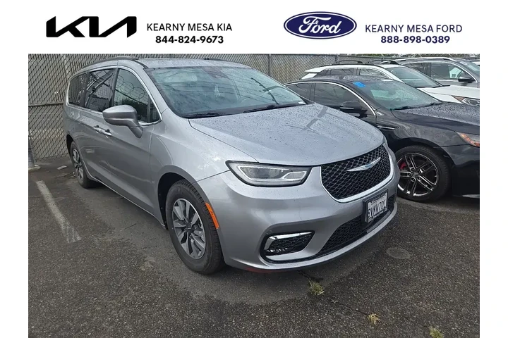 $23633 : Chrysler Pacifica Hybrid 202 image 1