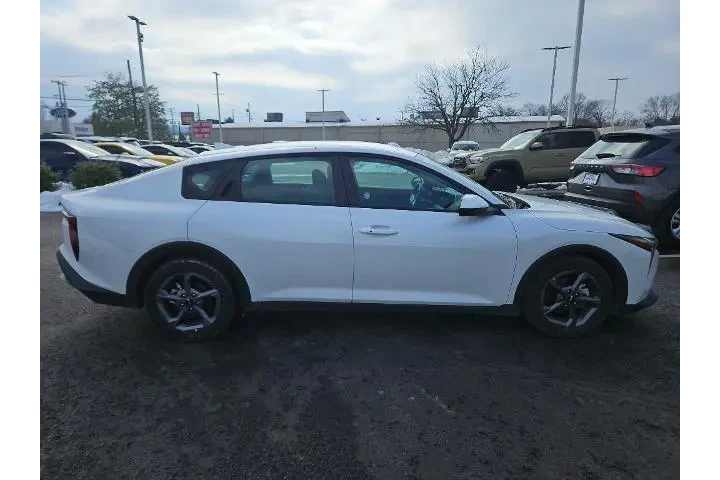 $19264 : Kia K4 2025 LXS 4dr Sedan image 9