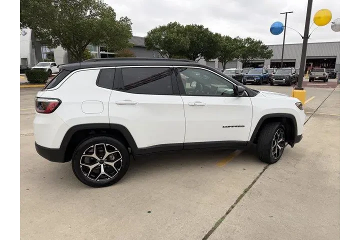 $25874 : Jeep Compass 2025 4x4 Limite image 5