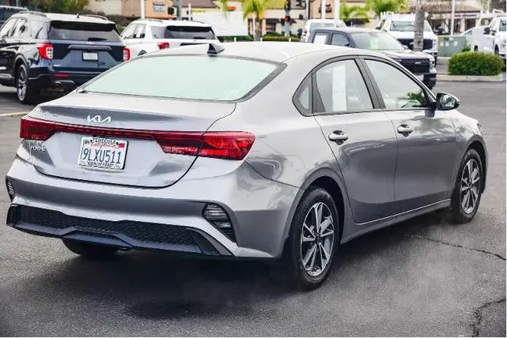 $17888 : Kia Forte 2024 LXS 4dr Sedan image 6