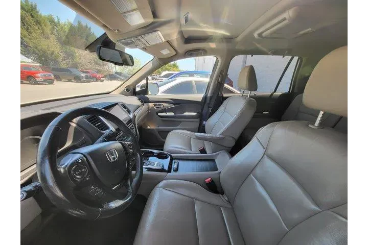 $11452 : Honda Pilot 2016 Touring 4dr image 10