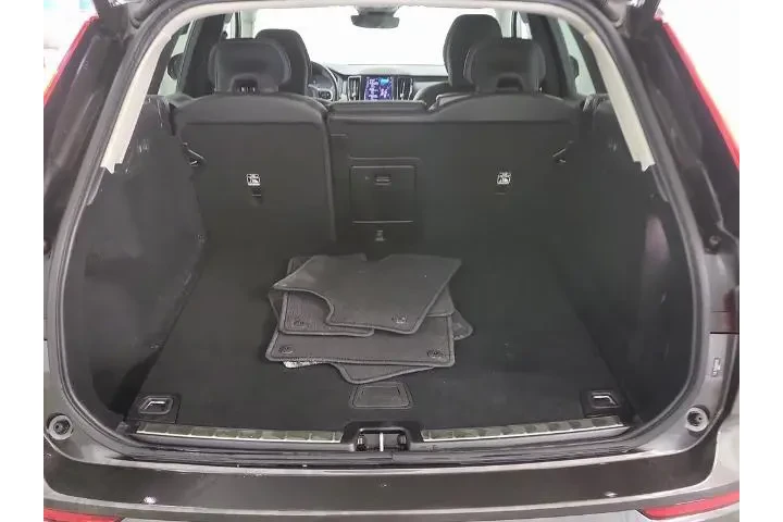 $21825 : Volvo XC60 2022 AWD B5 Momen image 6