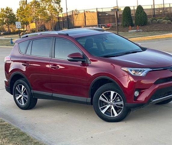 $14500 : 2018 Toyota RAV4 XLE image 2