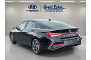 $20366 : Hyundai ELANTRA 2024 SEL 4dr thumbnail