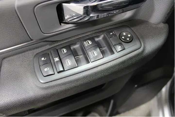 $27909 : Ram 1500 Classic 2021 4x4 SL image 6