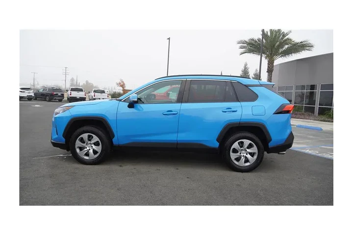 $19984 : 2021 RAV4 LE image 9