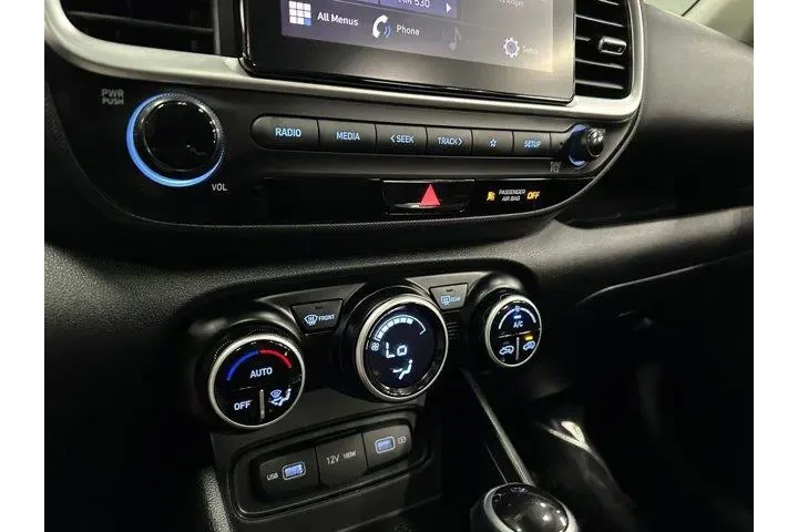 $17816 : Hyundai VENUE 2022 SEL 4dr C image 5