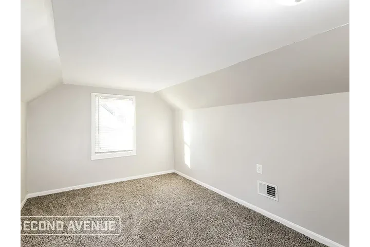 $1300 : Standard 3bd and 1bt image 6