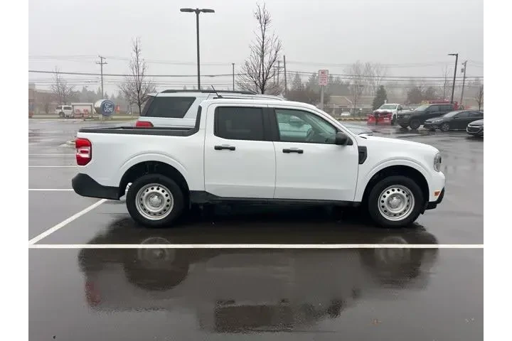 $21979 : Ford Maverick 2022 AWD XL 4d image 2