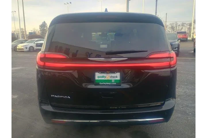 $29995 : Chrysler Pacifica 2024 Touri image 9