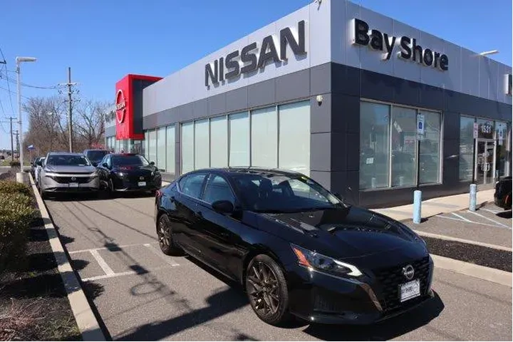 $19701 : Nissan Altima 2025 2.5 SR 4d image 2