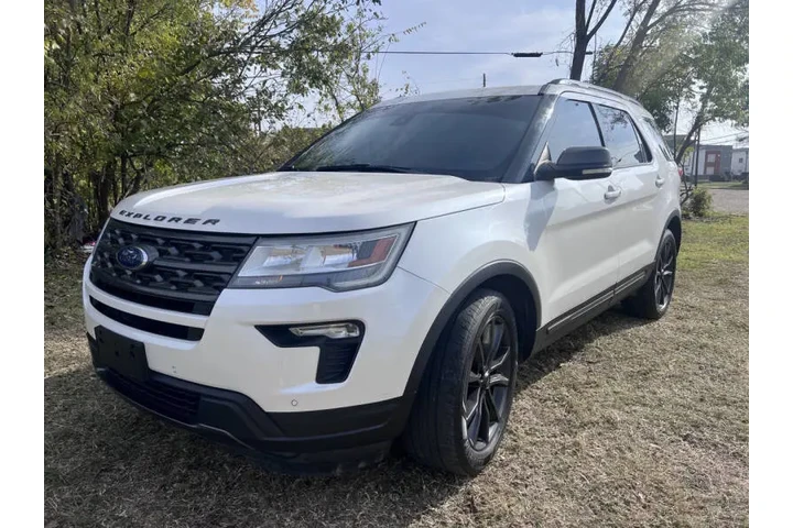 2019 Explorer XLT image 2