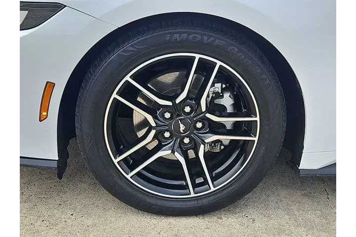 $25900 : Ford Mustang 2024 EcoBoost 2 image 10