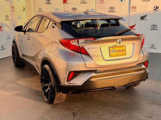 $17995 : Used 2019 C-HR XLE FWD (Natl) image 5