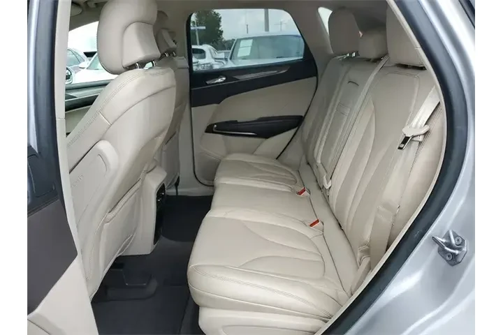 $15590 : Lincoln MKC 2018 Premiere 4d image 10