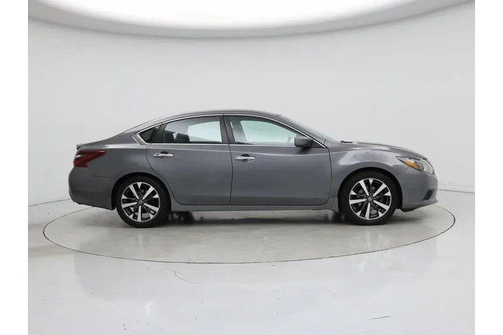 $13998 : Nissan Altima 2017 2.5 SR 4d image 7