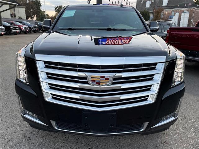 2018 Escalade 2WD 4dr Platinum image 2