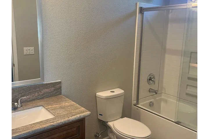 $1450 : Newly Remodeled! This 3 bedroo image 3