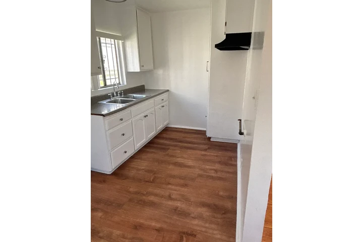 $1650 : L.A./ 90044,  RENTO APTO image 1