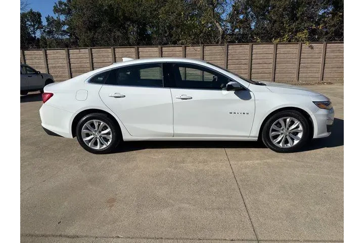 $18709 : Chevrolet Malibu 2024 LT 4dr image 2