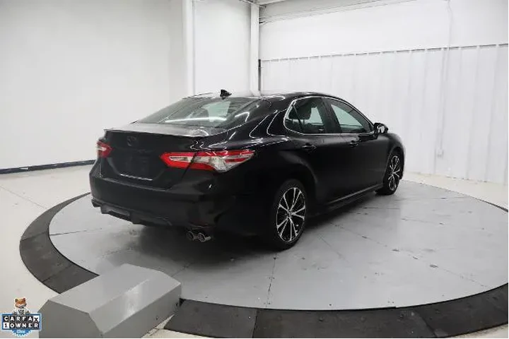 $21995 : Toyota Camry 2019 SE 4dr Sed image 4