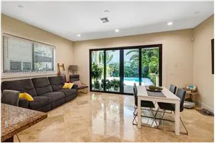 $9900 : Rental property with 3 bedro image 7