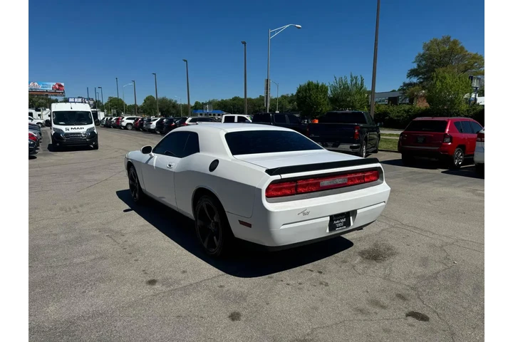 $4980 : 2010 Challenger 2dr Cpe SE image 4