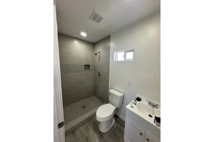 $1250 : Se renta Studio remodelado image 2