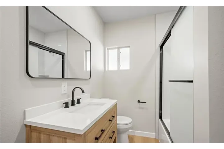 $1000 : espaciosa casa una sola planta image 7