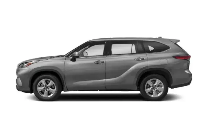 $30993 : Toyota Highlander 2022 LE 4d image 1