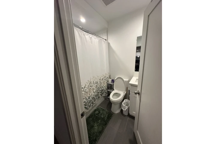 $1300 : Rento cuarto image 3