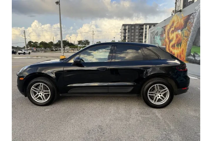 $16995 : 2017 Macan image 9