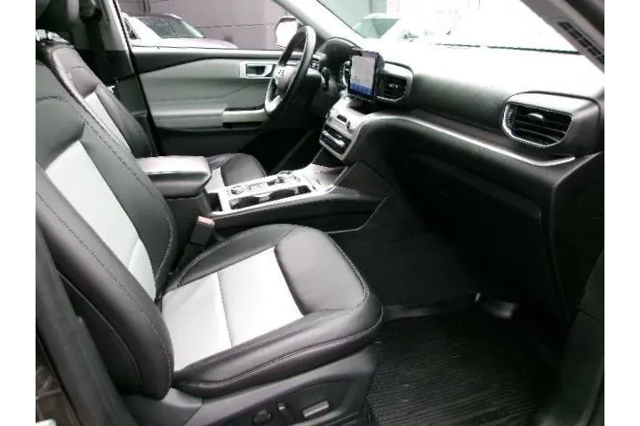 $32808 : Ford Explorer 2022 AWD XLT 4 image 4