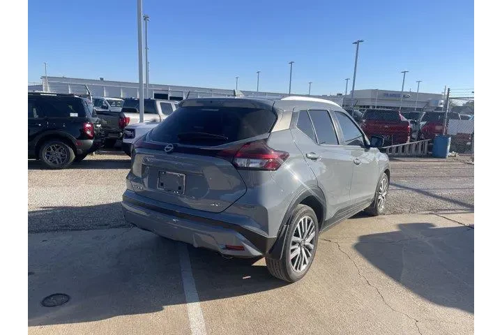 $18159 : Nissan Kicks 2023 SV 4dr Cro image 3