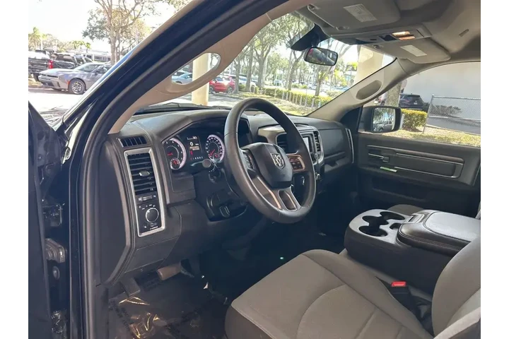 $24394 : Ram 1500 Classic 2024 4x4 SL image 6