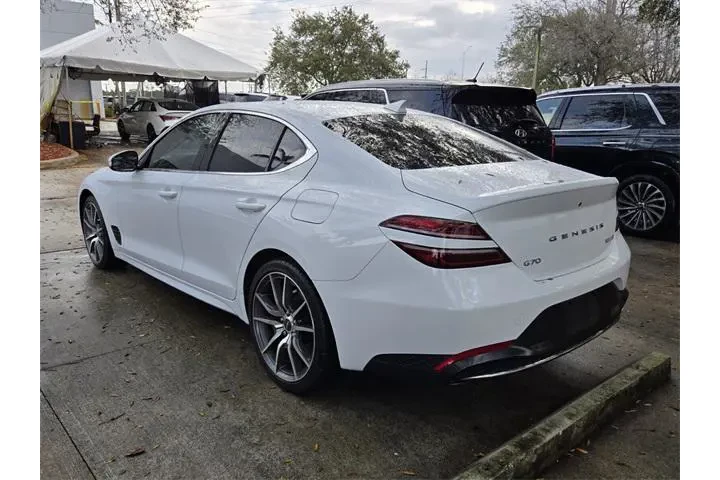 $27998 : Genesis G70 2023 2.0T 4dr Se image 7