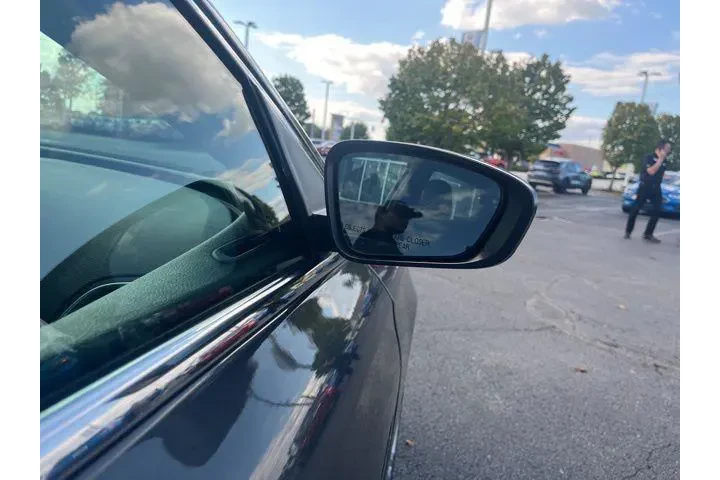 $9452 : Chrysler 200 2015 Limited 4d image 4