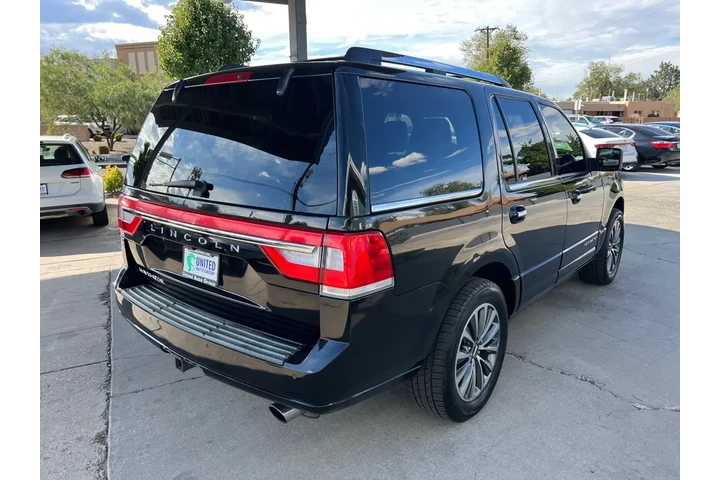 2017 Navigator Select 4WD image 5