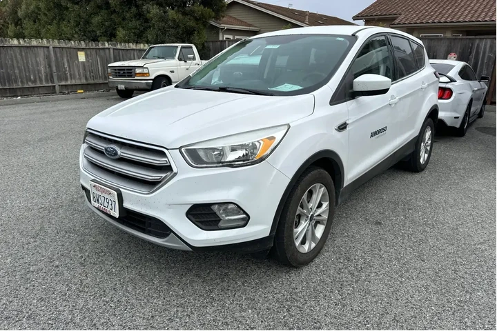Ford Escape 2017 AWD SE 4dr image 2