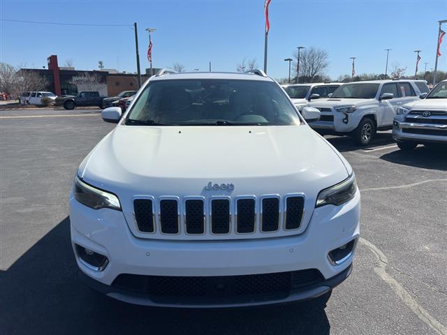 $19890 : PRE-OWNED 2019 JEEP CHEROKEE image 2